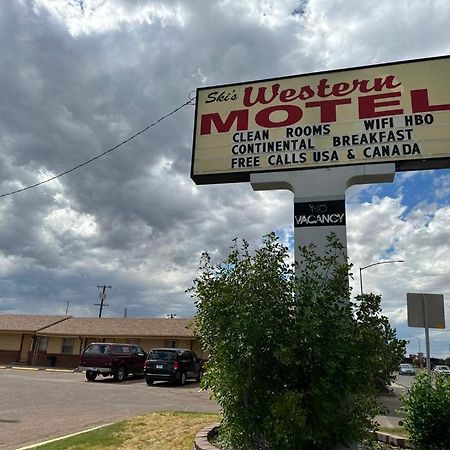Ski'S Western Motel Грейт-Фолс Экстерьер фото