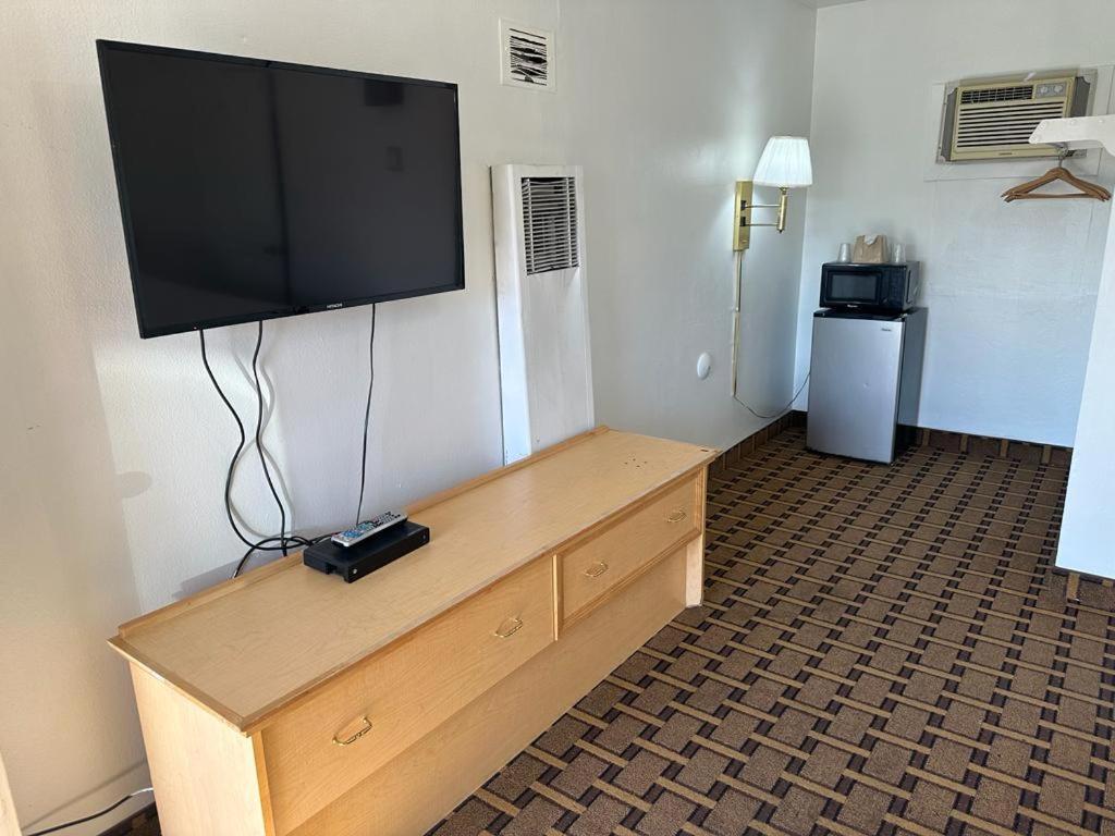 Ski'S Western Motel Грейт-Фолс Экстерьер фото